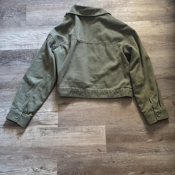 Old Navy Boxy Crop Utility Jacket - Picture 5 of 5